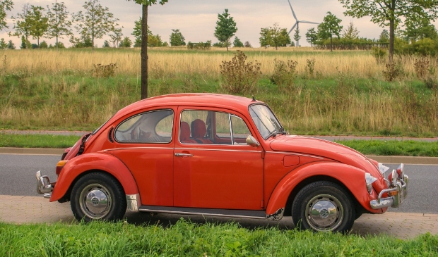 <p>Een van de in beslag genomen auto's wordt nog onderzocht.</p>