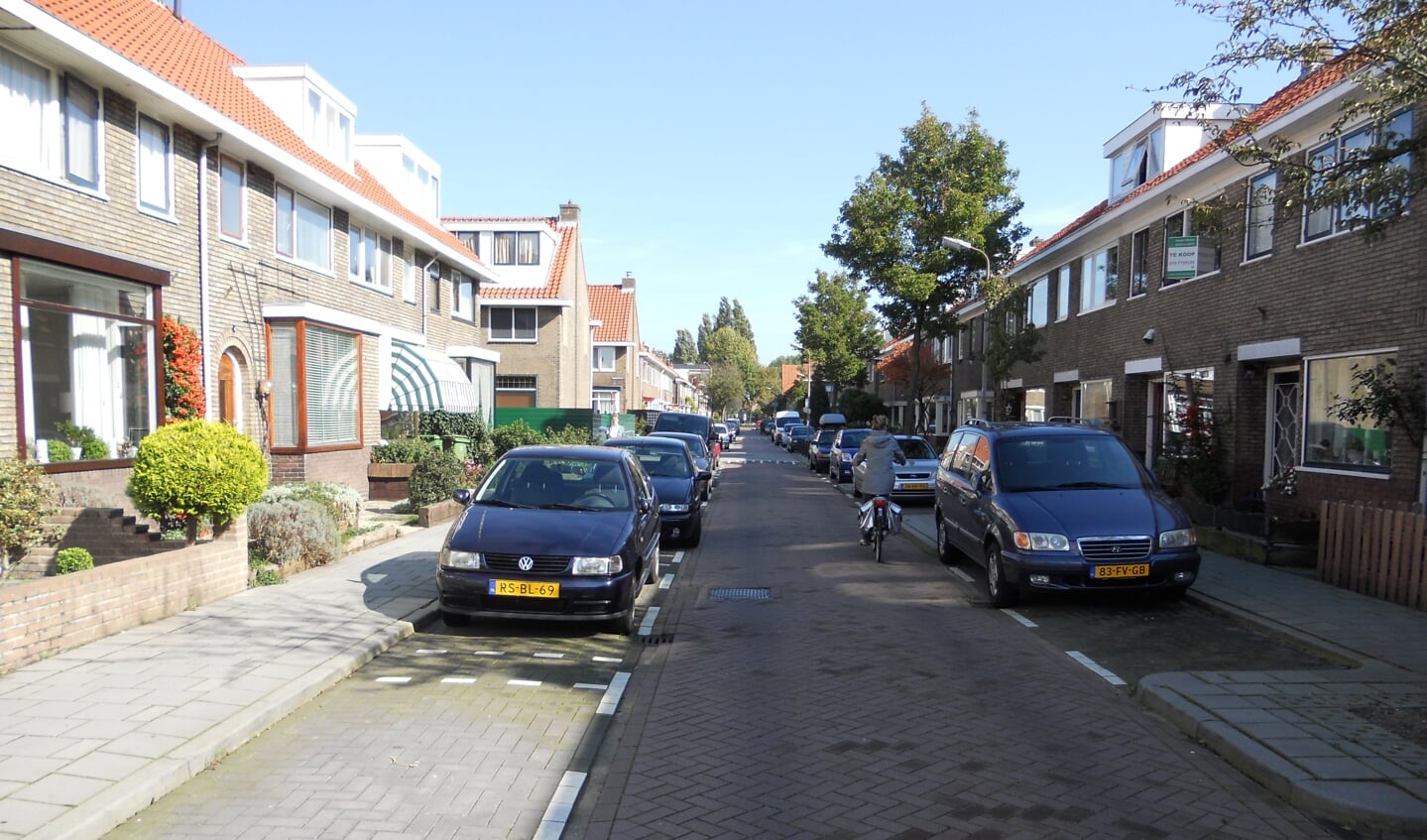 De Meidoornstraat in Zaandam Zuid waar ooit de woningen voor 10.000 gulden werden verkocht...  