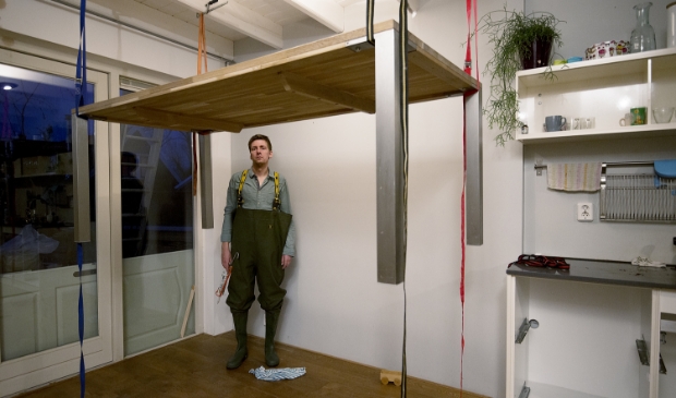 <p dir="ltr" pstyle="PLAT"><br>Hugo houdt z’n voeten en z’n huis in Amsterdam-Noord droog.</p>