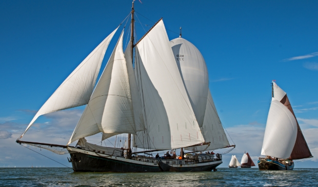 <p>Zeilend schip de klipper De Bontekoe.</p>