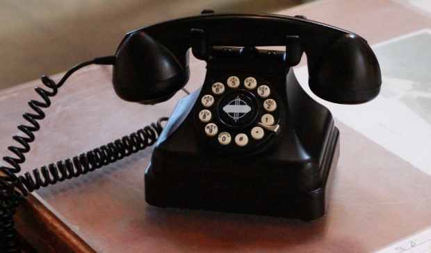 Een mobiele of een ouderwetse telefoon, Het maakt niet uit. Er kan gebeld worden.