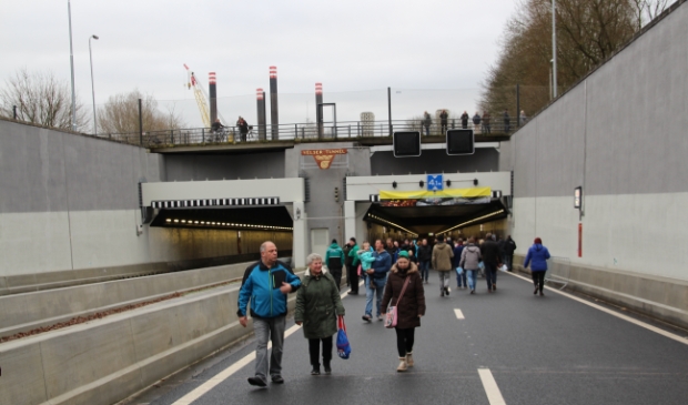 De Velsertunnel is deze week twee avonden en nachten in beide richtingen afgesloten voor verkeer.