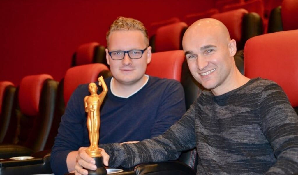 De winnaars van het Vlaardings Filmfestival krijgen dit jaar deze bijzondere 'Vlaardingse Oscar'. (Foto: Britt Planken)