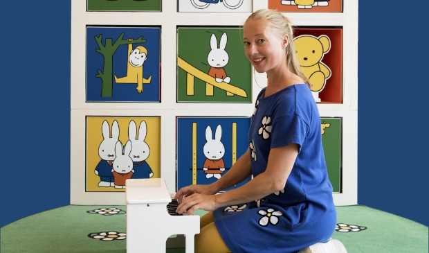 <p>Marianne van Houten speelt 'Nijntje op de fiets'.</p>