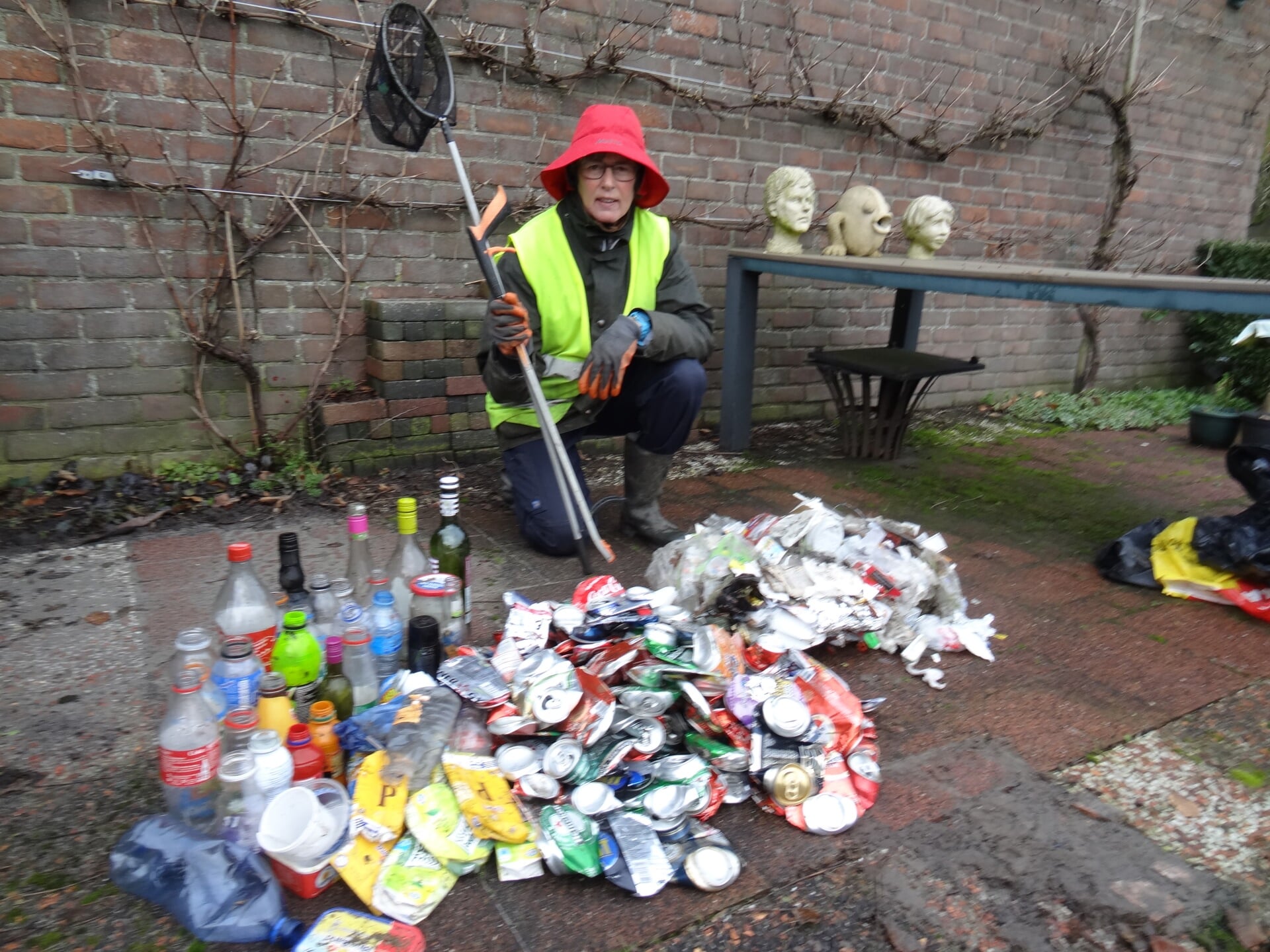 Anne de Bruin uit De Weere is een gedreven zwerfvuilraper. "Plastic blijft honderden jaren achter in het milieu."