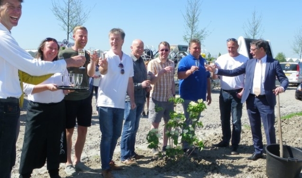 Opperbeste stemming bij de feestelijke opening van Green Tech Valley, met Siem Hoogeveen (l) en wethouder Kees van Velzen (r).