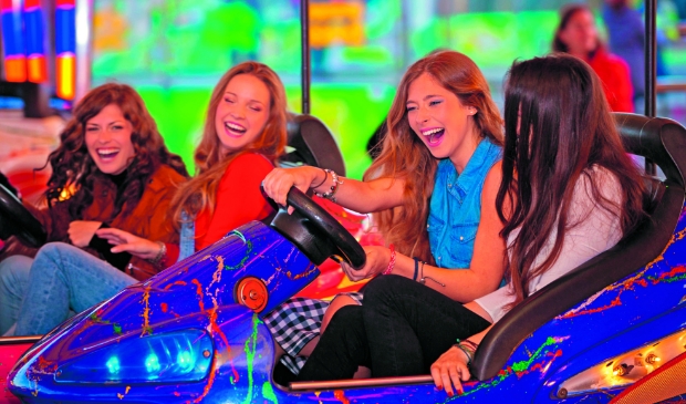 Gezelligheid tijdens de Medemblikker kermis.