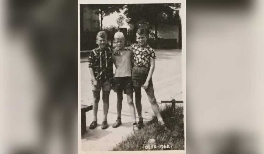 Peter (m) in 1960, 12 jaar, met vrienden Hans Boontjes en Arie Korver.