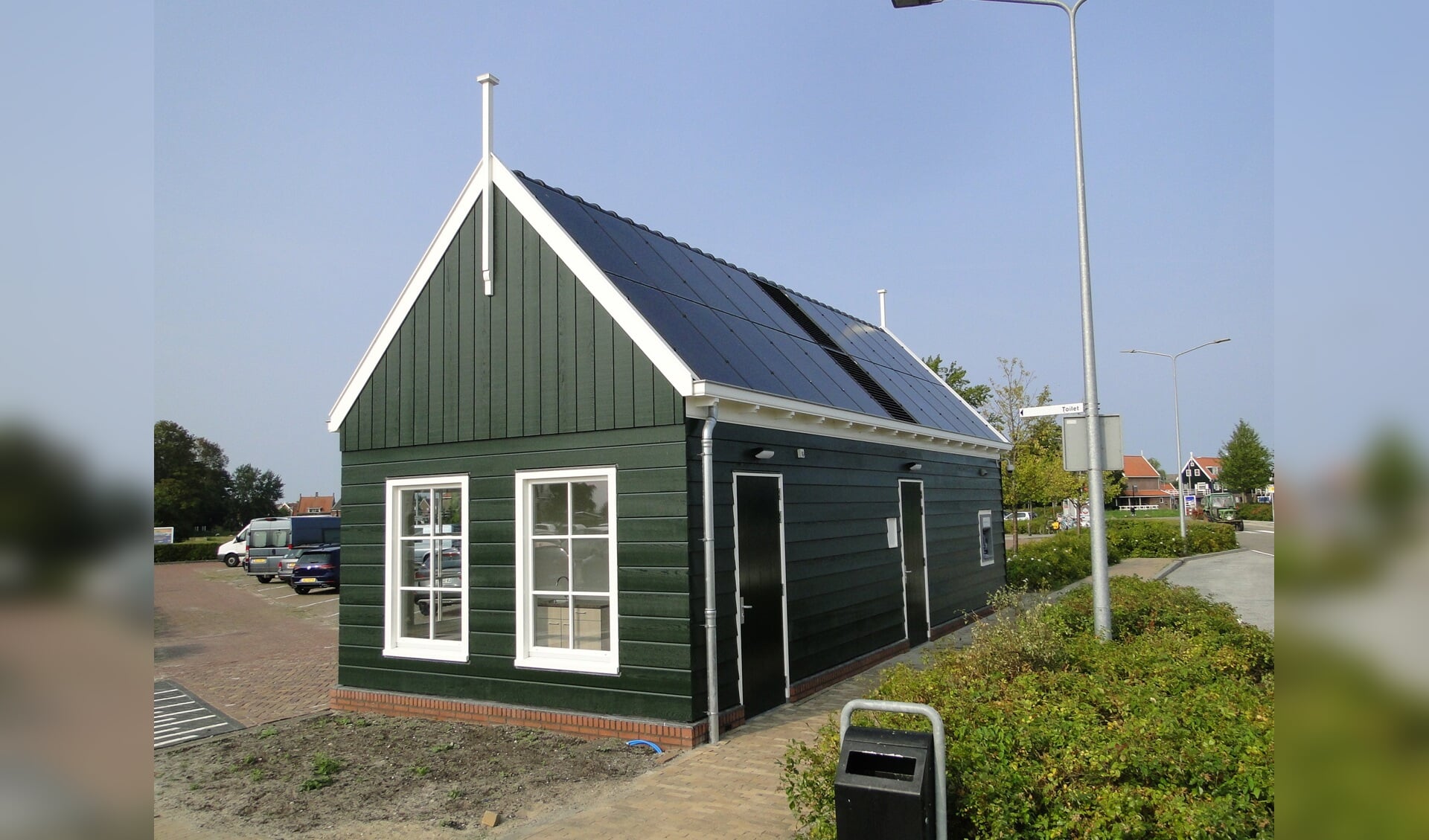 Pin- en toiletgebouw Marken. 