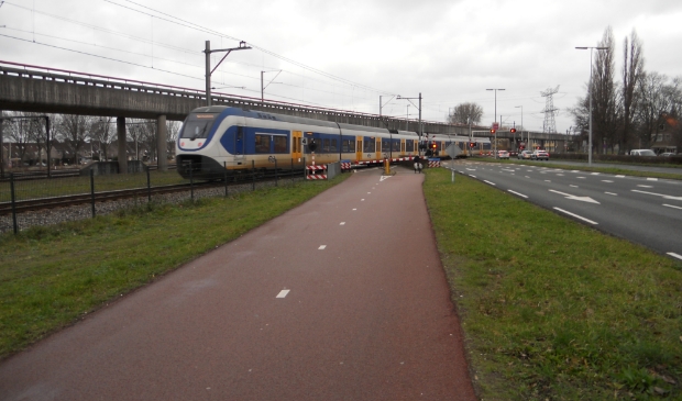 Gaan we vaker voor een dichte spoorlijn staan of komt er een tunnel voor het doorgaand verkeer?