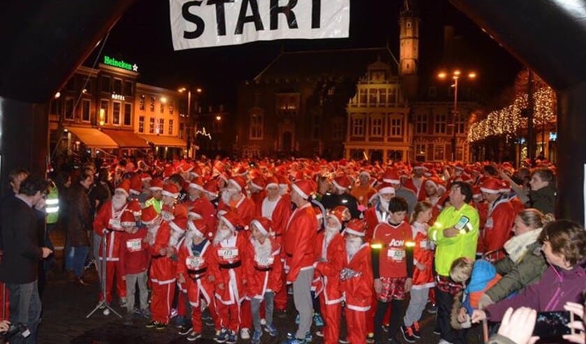 De Grote Markt stond ook vorig jaar weer vol met Santa's.