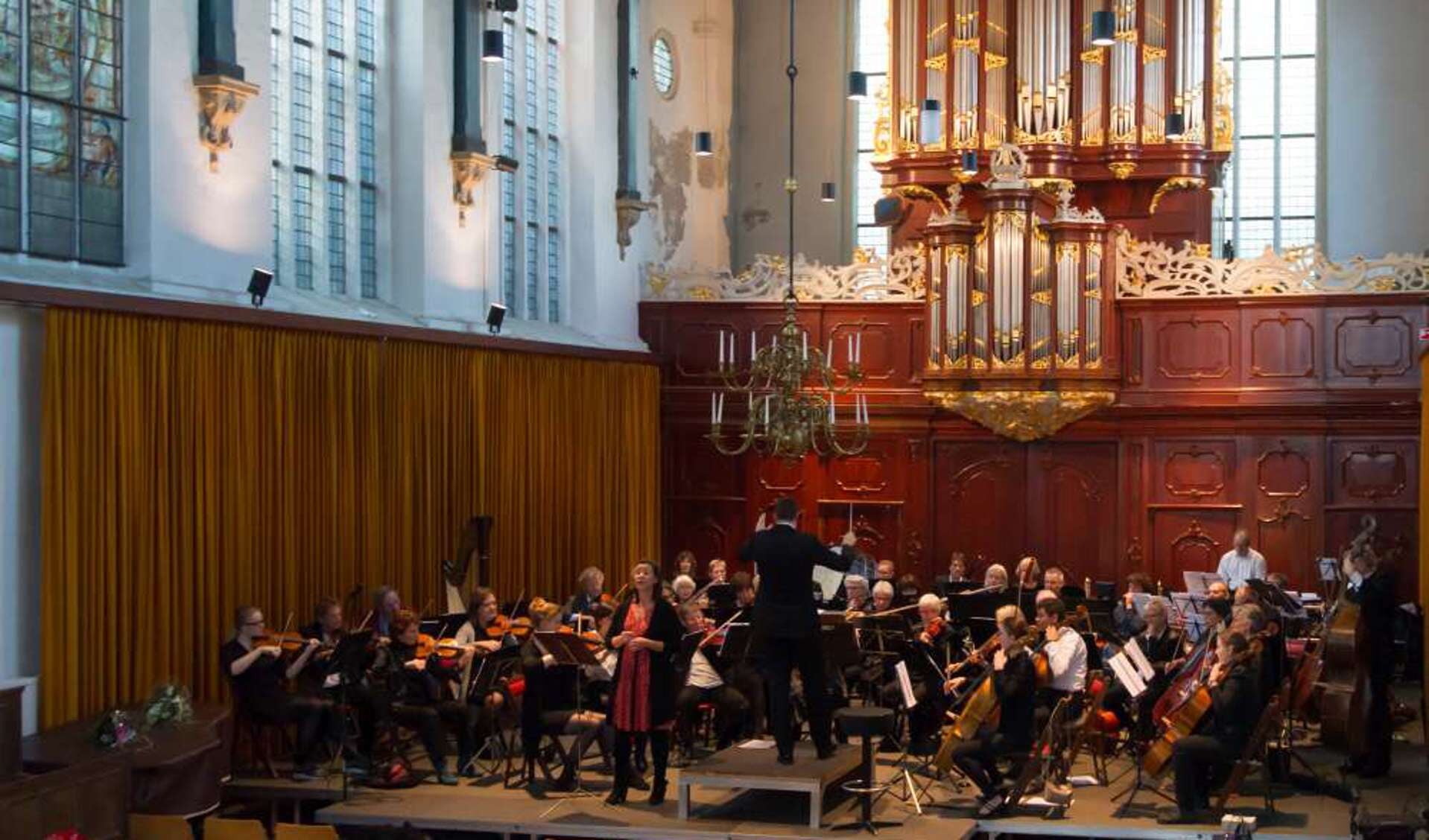 Symfonieorkest Sinfonia brengt het muziekstuk 'de Hoornse Rhapsodie'.
