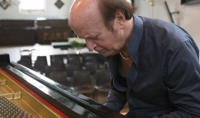 René van Sluis bekend als concertpianist.