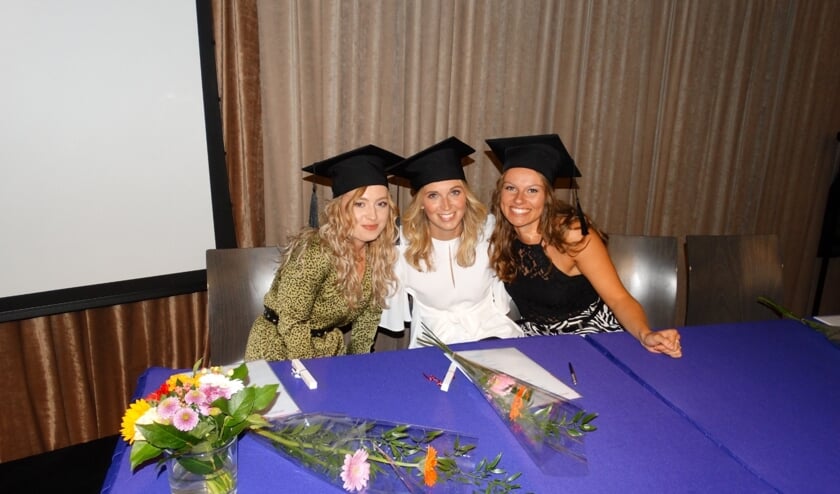Van lkinks naar rechts Nicky, Lotte en Femke.