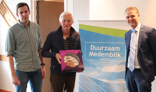 Peter Buscher, Carel van Poppel en wethouder Harry Nederpelt.