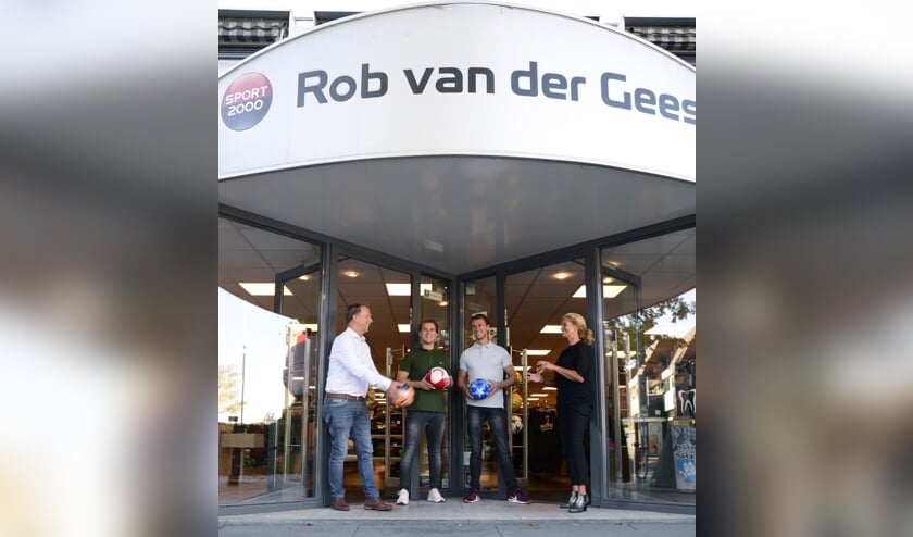 Rob, Roel, Roy en Yvon van der Geest vieren het 90 jarig bestaan van Rob van der Geest Sport 2000.