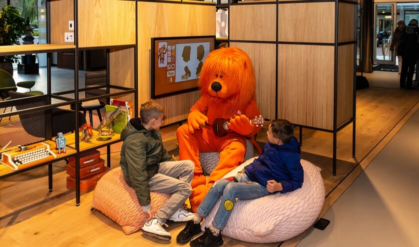 Jaydan (links) en Mason konden het prima vinden met de ING leeuw.