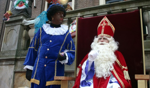 Het sinterklaasfeest wordt de laatste jaar overschaduwd door discussie rond het uiterlijk van zwarte piet.