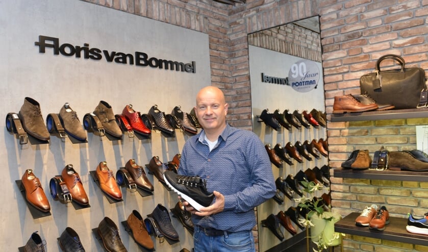 Paul Kuijt in de winkel aan de Breedstraat.