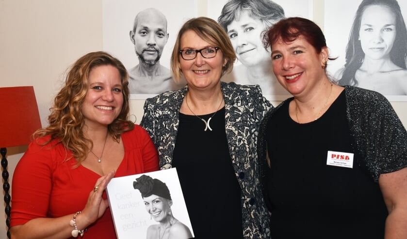 V.l.n.r.: Heidy Brakenhoff, Marjon van der Ven en Mariska Verhaar. Mariska is één van de geportretteerden.
