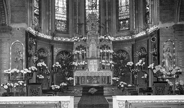 Het rijk versierde koor van de Laurentiuskerk in Heemskerk.