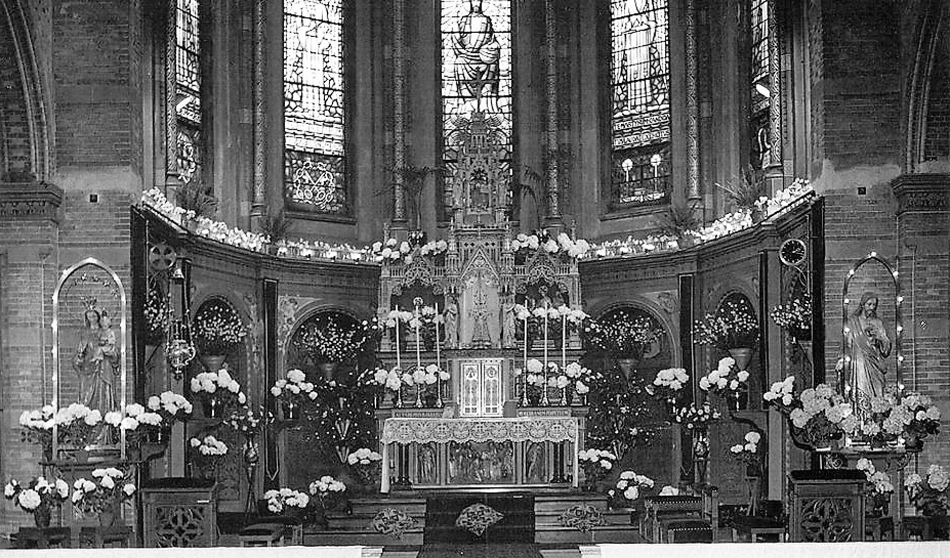 Het rijk versierde koor van de Laurentiuskerk in Heemskerk.