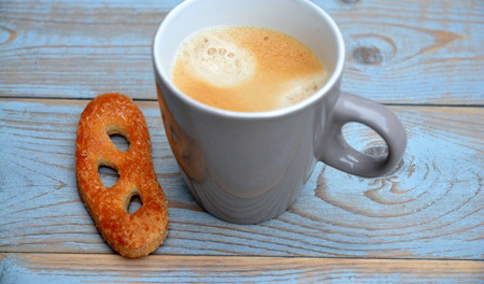Koffie en een koekje horen ook bij de koffieochtend. 