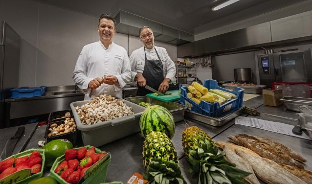 Frans Kelders en zijn team staan klaar om een verrassend diner samen te stellen.