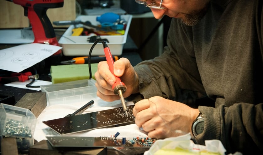 In het Repair Café blijkt vaak dat kapotte apparaten best nog wel te redden zijn.