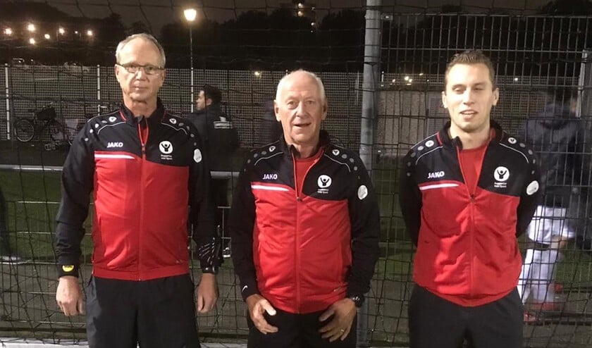 Op de foto het scheidsrechtertrio Ruud de Soet, Aad van Tunen en Carlo Vonk.