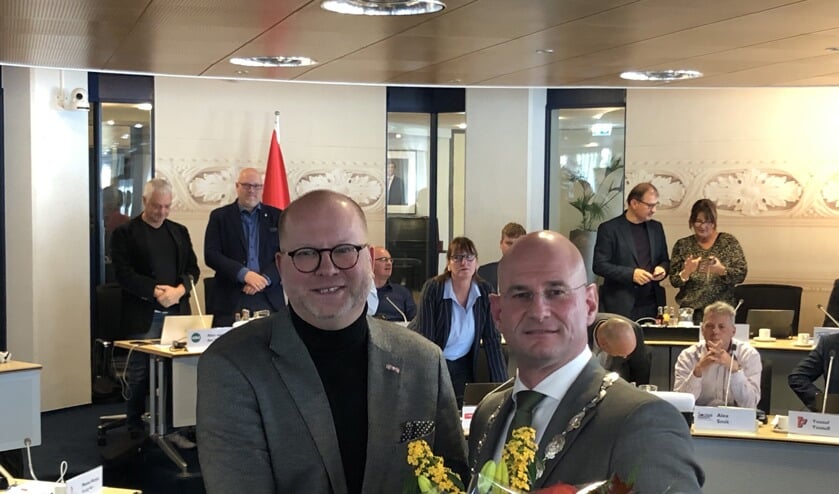De Hoornse raad installeerde dinsdag 29 oktober Arthur Helling met unanieme stemmen als wethouder in Hoorn.