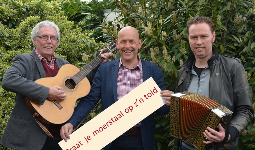 Sjaak Steltenpool, Peter Swart en Harm Steltenpool presenteren de West-Friese Taalquiz in Cultura.