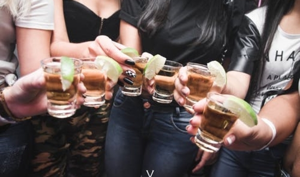 <p>Mensen drinken minder alcohol, blijkt uit de Gezondheidsmonitor.</p>