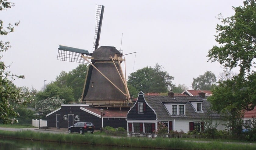 Molens, kerken en oude houten huizen is wat je onder andere te zien krijgt tijdens de jaarlijkse themawandeling Verrassend Amsterdam-Noord.