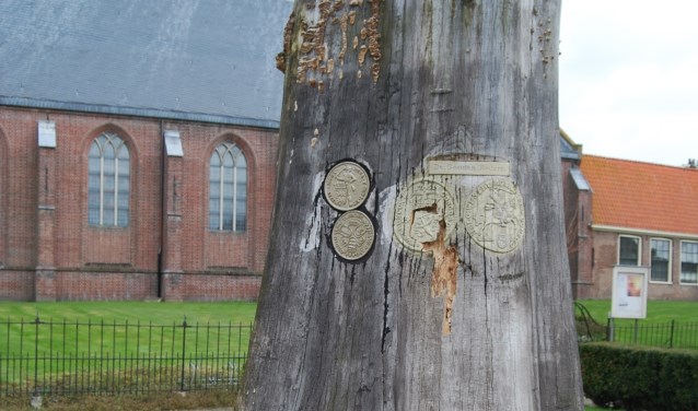 Wie kent het oude monument niet? Het ging verloren door de iepziekte.