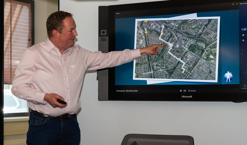 Dirk Groot, hier tijdens een presentatie voor personeelsleden van Bose, geniet inmiddels grote bekendheid als Zwerfinator.