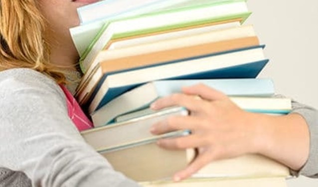 Snuffel tussen alle boeken in dorpshuis Marijke.