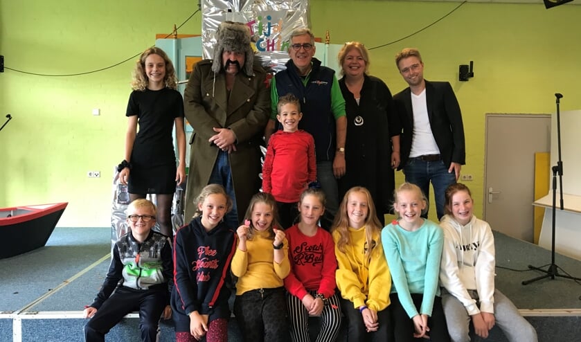 Na mooie woorden van directeur Helene de Vries en Frits Westerkamp van Lief Langedijk ging de hele groep op de foto.