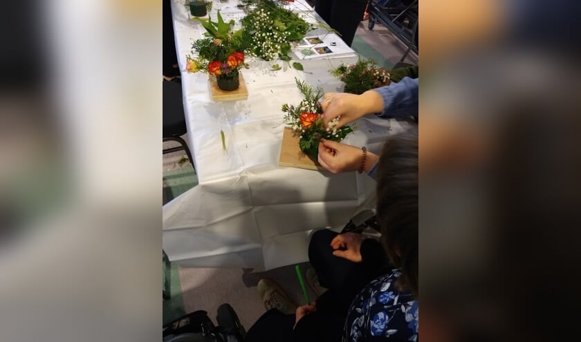 Voor mensen van de Harteheem organiseren de leerlingen een workshop voor een groene activiteit.