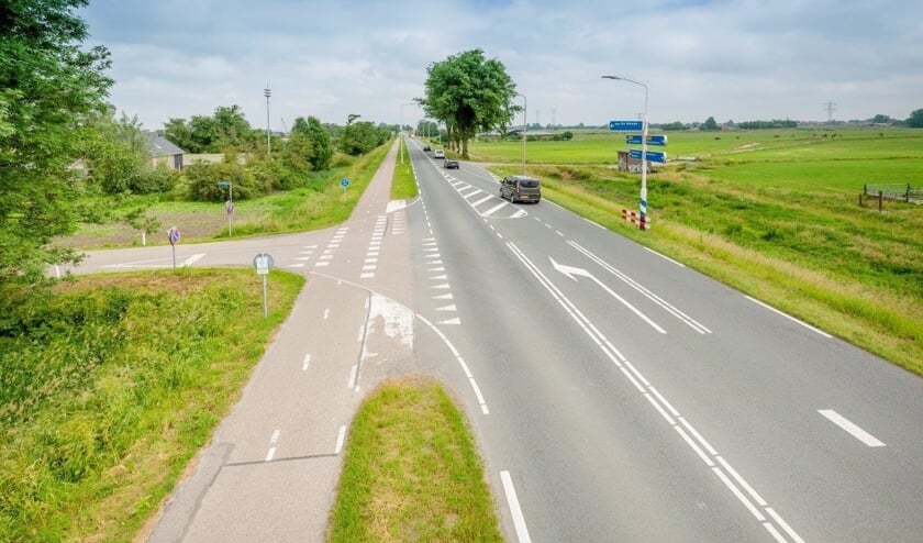 De kruising Provincialeweg N246 bij De Woude.