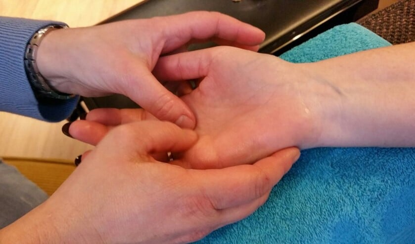 De massage zorgt voor kalmering van de geest en ontspanning van het lichaam.