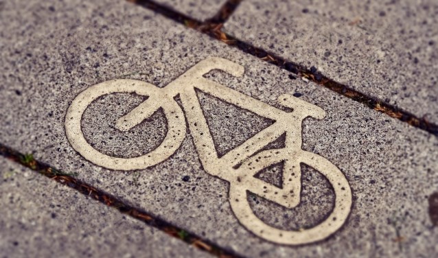 Fietsen en voetgangers krijgen meer ruimte op de Ringdijk.