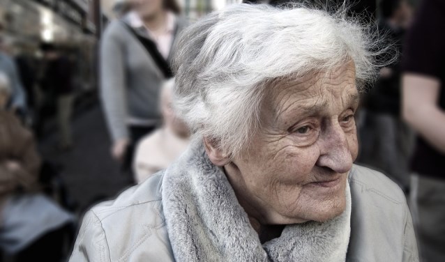 Het Alzheimer Café geeft antwoord op vragen en biedt een luisterend oor.