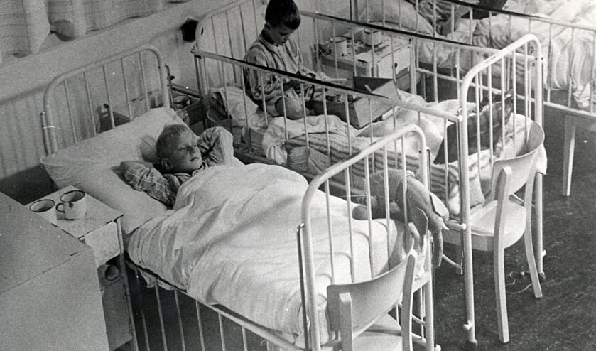 Beeld van de kinderafdeling van het toenmalige Stadsziekenhuis in 1944-1945.