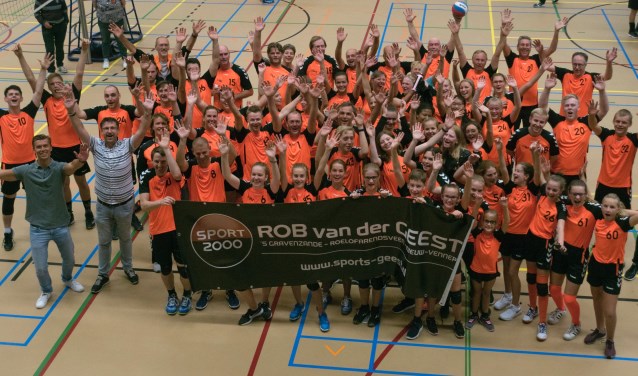 De volleyballers van VHZ zijn in het nieuw gestoken.