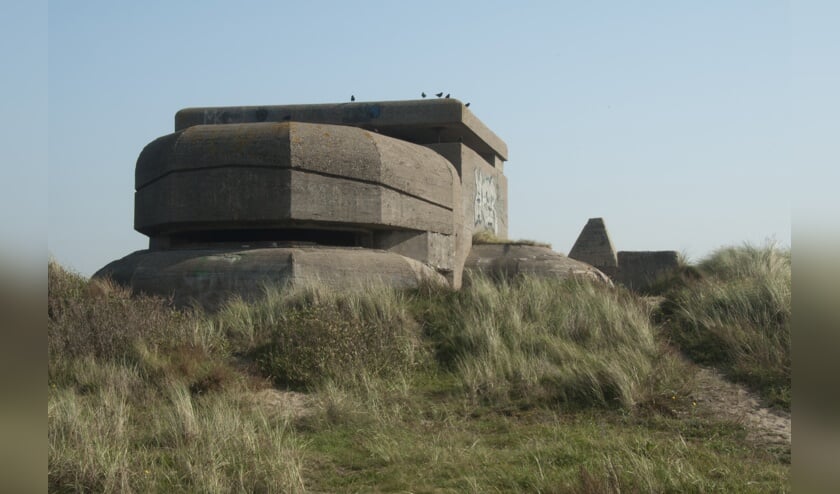 De bezetter ontruimde een hele kuststreek om deze Atlantikwall aan te leggen.