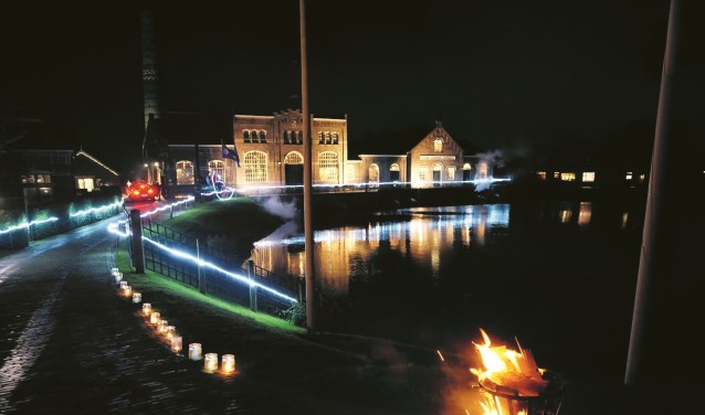 Het Stoommachinemuseum is 9 november gehuld in sfeerlicht.