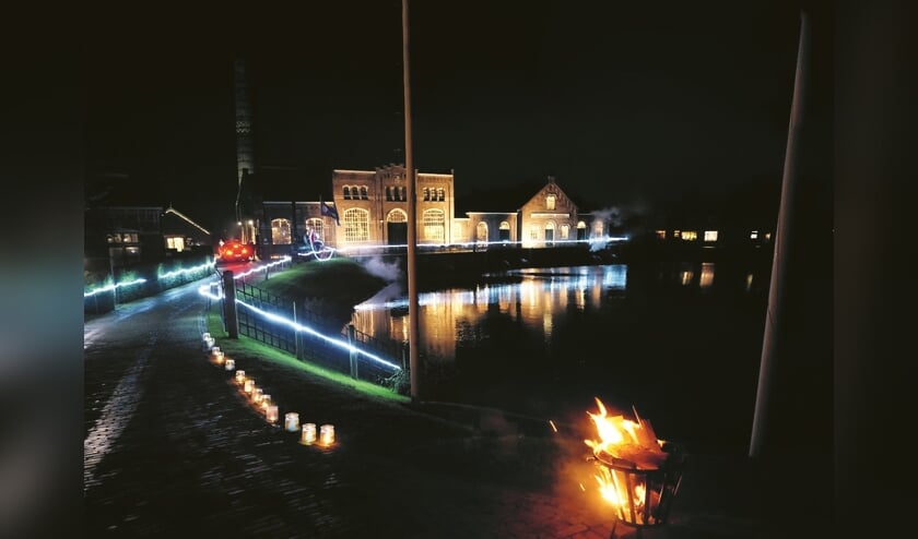 Het Stoommachinemuseum is 9 november gehuld in sfeerlicht.