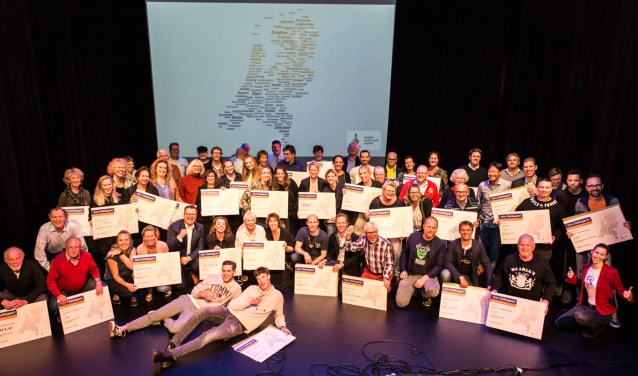 Alle clubs en verenigingen die een mooi geldbedrag in ontvangst mochten nemen.