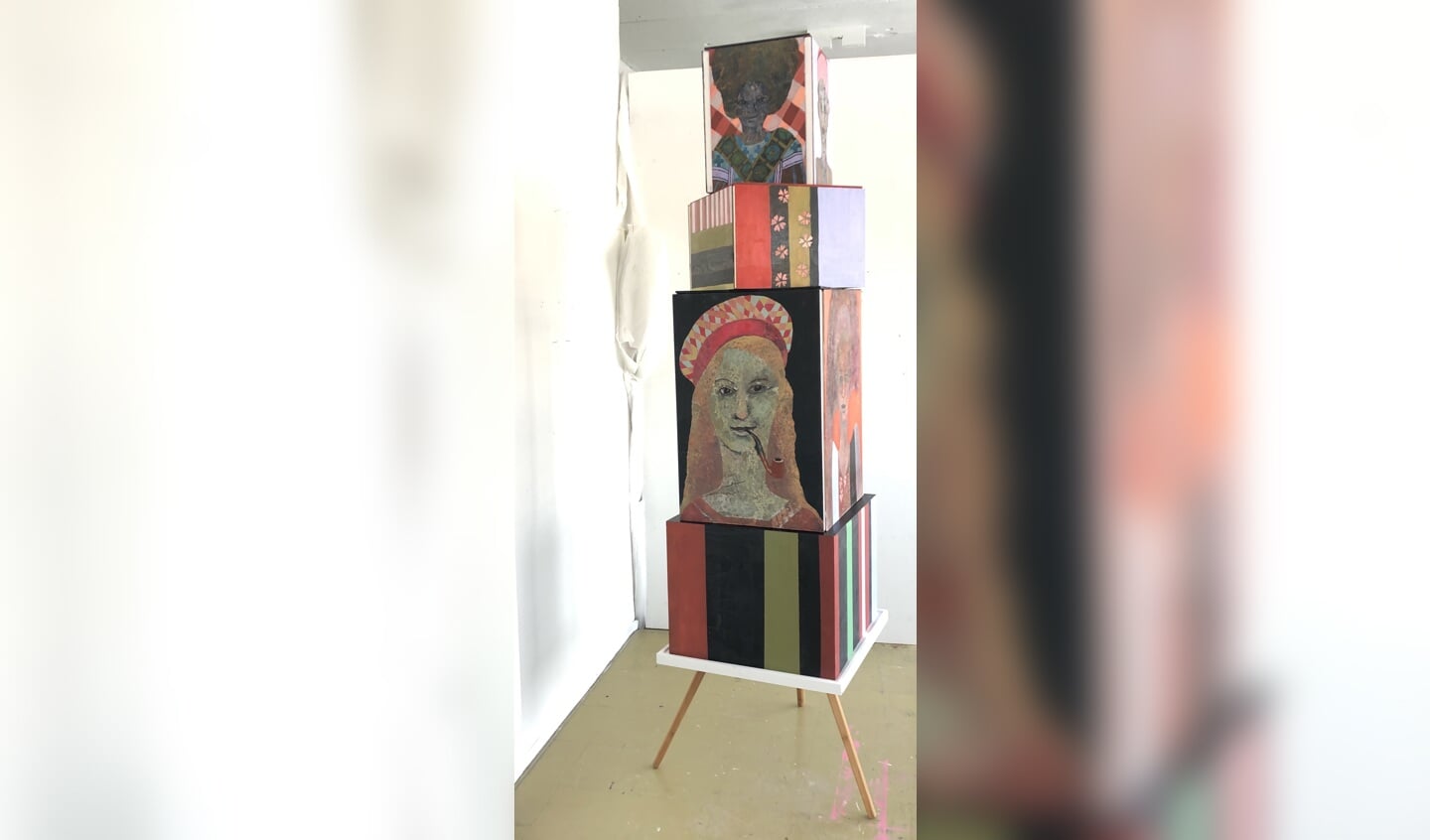 Maria Wolfram (Finland) – The Totem – schilderijen-kubus